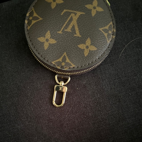 Louis Vuitton Coin Pouch - Picture 4 of 5